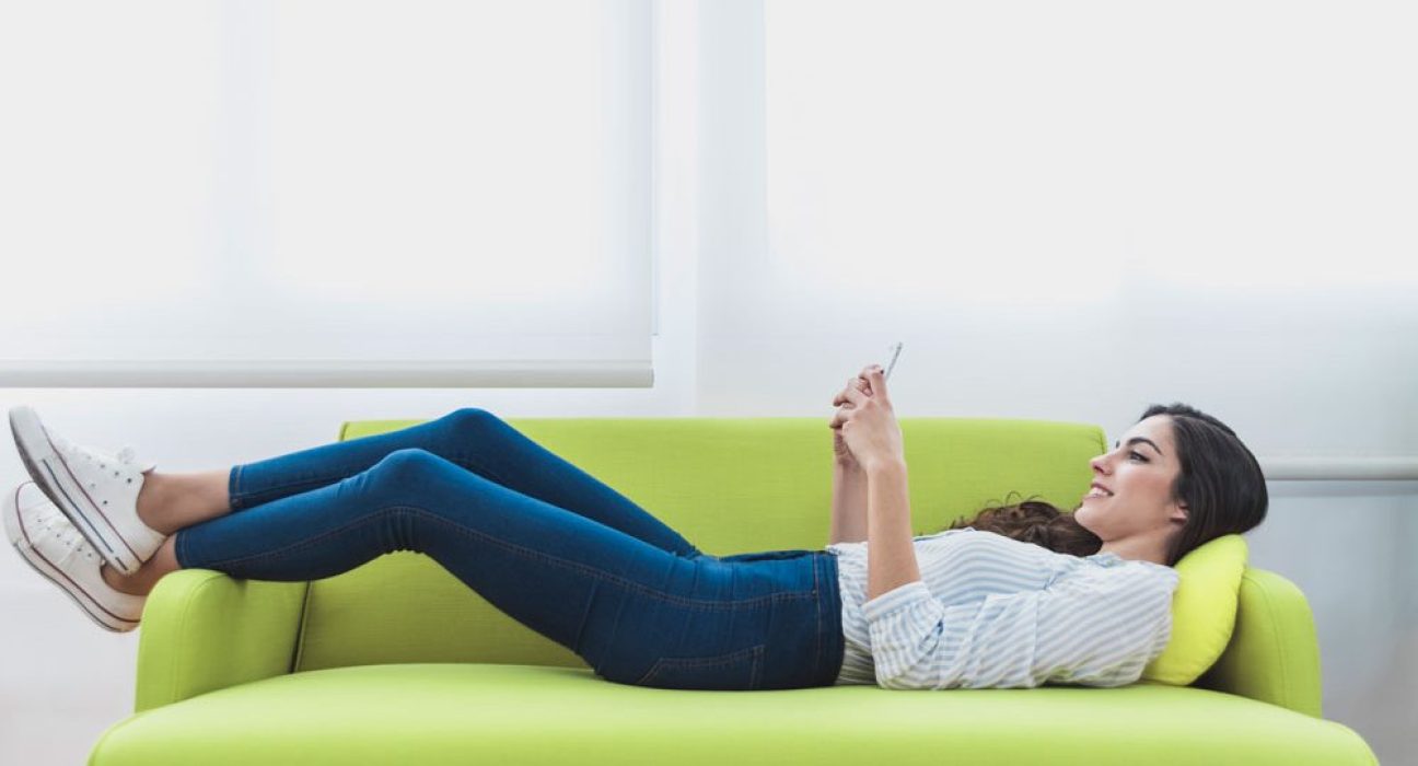 happy_worker_couch-thegem-blog-default